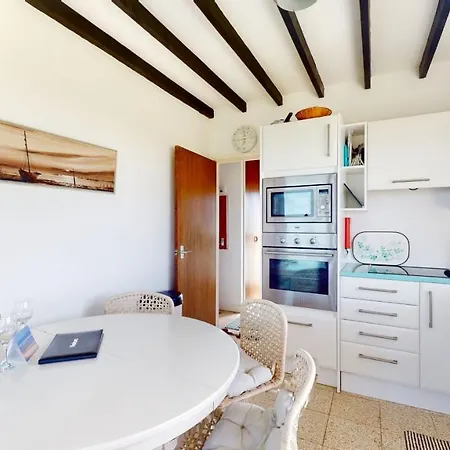 C16 Treverbyn, Riviere Towans Holiday home Hayle